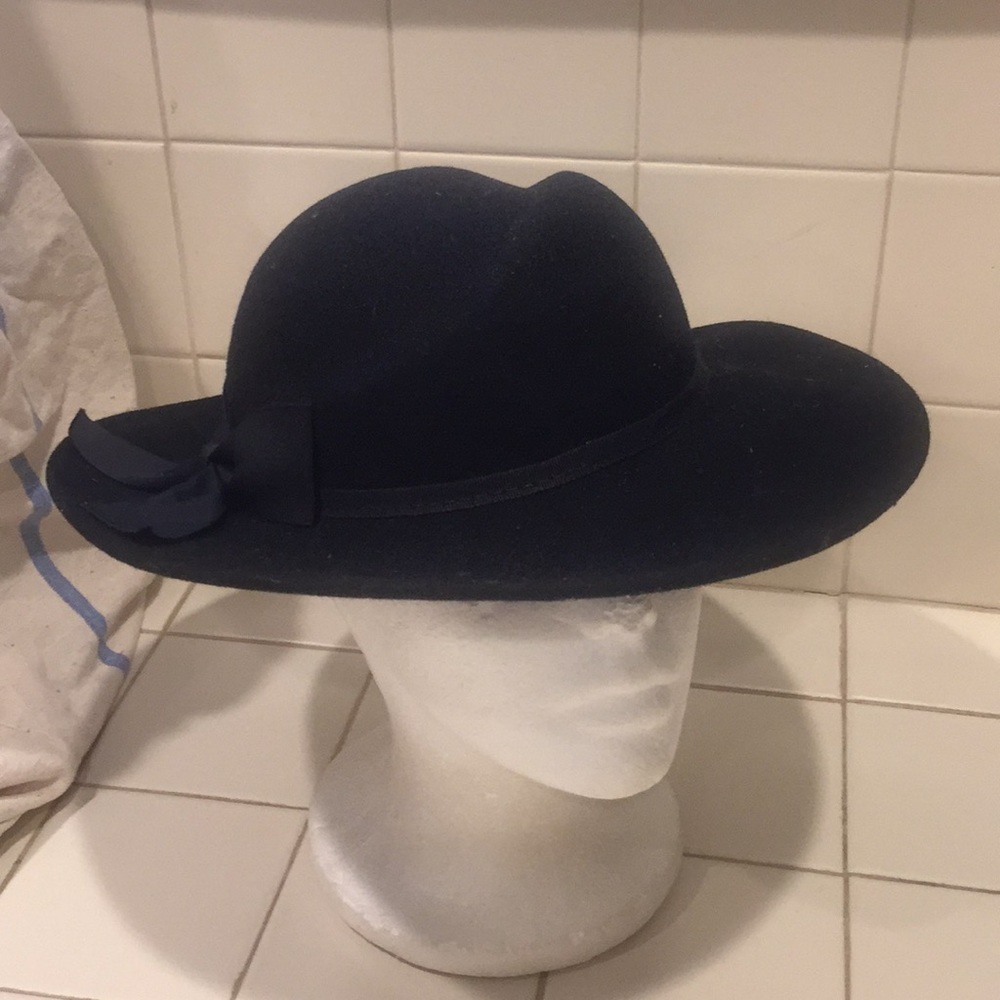 Black Doeskin Derby style hat 100% wool